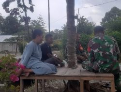 Babinsa Sidey Jalin Keakraban Dan Kebersamaan Dengan Masyarakat Di Wilayah Binaan