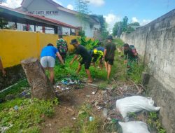 Ciptakan Lingkungan Bersih Babinsa Kodim 1404/Pinrang Bersama Warga Melaksanakan Kerja Bakti Pembersihan Saluran Air