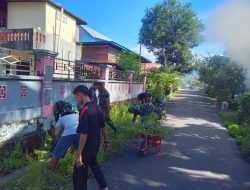 Anggota Koramil 01 Maiwa Melaksanakan Karya Bakti Pembersihan Selokan