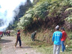 Babinsa Koramil 1424-06/Sinjai Borong Kodim 1424/Sinjai Gelar Karya Bakti Pembersihan Saluran Air