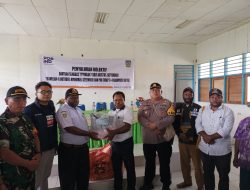 DANRAMIL 1703-02/TIGI MENGHADIRI KEGIATAN PENYALURAN KOLEKTIF BANTUAN SEMBAKO DAN PKH DI WILAYAH KAB. DEIYAI