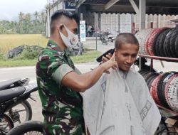 Bersama Rakyat: Babinsa Berikan Layanan Pangkas Gratis untuk Santri