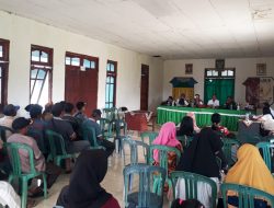 Danramil Elikobel Dampingi Kepala Kampung Metaat Makmur Salurkan BLT Kepada Masyarakat