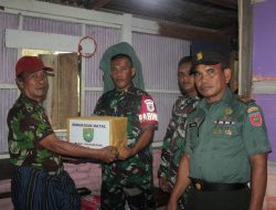 Personel Kodim 1405/Parepare Door to Door ke Rumah Warga berbagi bingkisan Natal