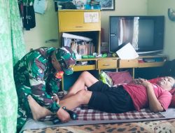 Jenguk Warga Yang Sakit,Wujud Kepedulian Babinsa Koramil 0907/02 Tarbar Kepada Warga Binaan