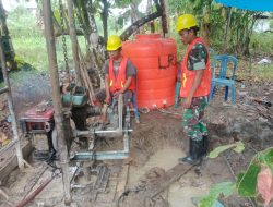 Babinsa Lamatti Riattang Pos Ramil 1424-01/Bulupoddo Kodim 1424/Sinjai Laksanakan Pendampingan Pembuatan Sumur Bor