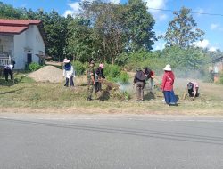 Babinsa Samataring Koramil-04/Sinjai Timur Kodim 1424/Sinjai Gelar Karya Bakti Pembersihan Kiri Kanan Jalan