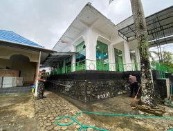 Satgas Pamtas Yonzipur 8/SMG dan Polres Malinau Sukses Gelar Karya Bakti Bersih Masjid, Wujudkan Lingkungan Ibadah yang Nyaman