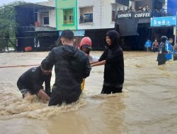 Dandim 1405/Parepare dan Tim Gabungan Bersinergi Bantu Warga Terdampak Banjir di Barru