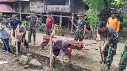 Semangat Gotong Royong, Koramil 02 Enrekang Gelar Karya Bhakti Bersihkan Selokan