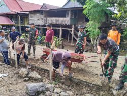 Semangat Gotong Royong, Koramil 02 Enrekang Gelar Karya Bhakti Bersihkan Selokan