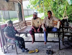 Babinsa Koramil 15/Tiro Jalin Silaturahmi dan Pantau Keamanan di Pulo Mesjid, Pidie