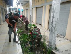 Wujud Kepedulian Terhadap Kebersihan, Koramil 05 Kodim 1404/Pinrang Kembali Gelar Kerja Bakti Pembersihan Pasar Tradisional