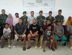 Korem 181/PVT Laksanakan Bakti Sosial Penyerahan Kaki Palsu Kepada Masyarakat Dalam Rangka HUT Ke-8 Kodam XVIII/Kasuari
