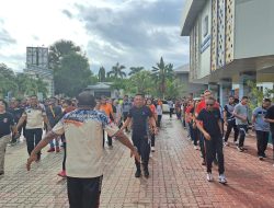 Songsong Hari Bhakti Imigrasi Ke-75, Jajaran Kanwil Ditjenpas NTT Berpartisipasi dalam Kegiatan Jalan Sehat dan Senam Bersama