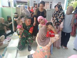 Babinsa Koramil 13/Sibulue Kodim 1407/Bone Dampingi Kegiatan Posyandu Balita Dan Ibu Hamil Di Desa Polewali