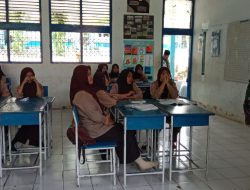 Babinsa Koramil 09/Lapri Kodim 1407/Bone Berikan Pembekalan Bela Negara kepada Siswa SMP Di Desa Bengo