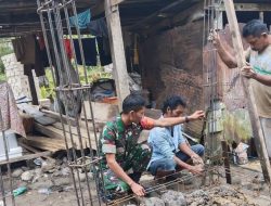 Babinsa Koramil 09/Lapri Kodim 1407/Bone Bantu Warga Bangun Rumah Di Desa Liliriattang