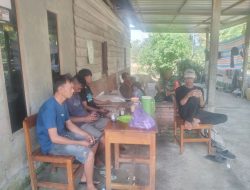 Babinsa Ramil Barebbo Kodim 1407/Bone Laksanakan Komunikasi Sosial Bersama Warga Desa Cinkang