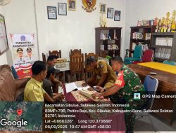 Babinsa Koramil 1407-13/Sibulue Komsos Dengan Perangkat Desa dan Warga di Wilayah Binaan