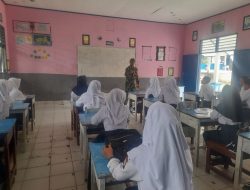 Babinsa Koramil Palakka Kodim 1407/Bone Berikan Pembinaan Wawasan Kebangsaan Di SMPN 3 Palakka