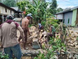 Babinsa Koramil 09/Lapri Kodim 1407/Bone Bantu Warga Bangun Pondasi Rumah Di Desa Pattuku Limpoe