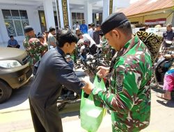 Menanamkan Nilai Kebersamaan : Kodim 1407/Bone Gelar Jumat Berkah Di Tanete Riattang Timur