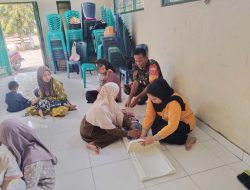 Babinsa Kodim 1407/Bone Koramil Lapri Dampingi Kegiatan Posyandu Di Desa Pattuku Limpoe