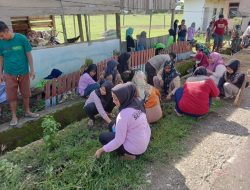 BABINSA KORAMIL 1407-03/CENRANA LAKSANAKAN PEMBERSIHAN SALURAN AIR BERSAMA WARGA DI DUSUN KAJUARA