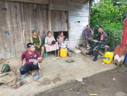 Babinsa Kodim 1407/Bone Koramil Lapri Tingkatkan Komsos Bersama Warga Di Desa Matampawalie