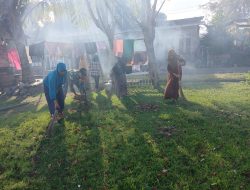 Babinsa Koramil 1407-18/Kajuara Bersama Aparat Kelurahan Dan Masyarakat Laksanakan Karya Bakti Pembersihan Lingkungan Di Pajalele