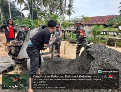 Babinsa Koramil 1407-21/Palakka Bersama Warga Bangun Lapangan Voli di Desa Panyili