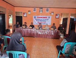 Babinsa Koramil Lamuru Kodim 1407/Bone Dampingi Penyaluran BLT DD Di Desa Sengeng Palie