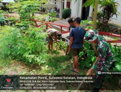 Bersihkan Parit Dan Jalan, Babinsa Koramil 1407-10/Ponre Kerja Bakti Bersama Masyarakat