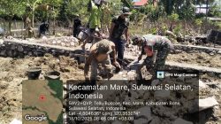 Babinsa Koramil 1407-15/ Mare Gotong Royong Bantu Pembuatan Pondasi Rumah Milik Warga