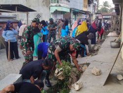 Wujudkan Pasar Sehat, Personil Koramil 11/Barebbo Dan Masyarakat Kading Kompak Gelar Karya Bakti