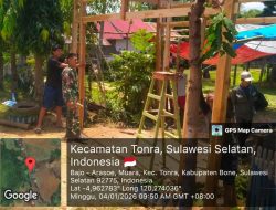 Wujudkan Kemanunggalan TNI, Babinsa Koramil 1407-16/Tonra Dampingi Warga Siapkan Sarana Adat Pernikahan