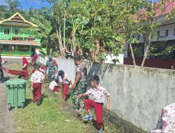 Personel Koramil 08/Lamuru Gerakkan Aksi Bersih Saluran Air Di SDN 116 Poleonro Bersama Guru Dan Siswa
