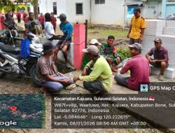 Duduk Bareng Warga, Babinsa Koramil 1407-18/Kajuara Jalin Silaturahmi Hangat Di Desa Waetuo