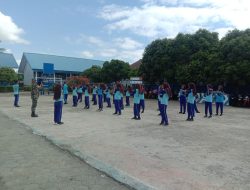 Komsos Kreatif : Babinsa Koramil 1407-17/Salomekko Tanamkan Kedisiplinan Lewat Olahraga Bersama Siswa SMP 1