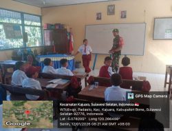 Babinsa Koramil 1407-18/Kajuara Berikan Wawasan Kebangsaan Kepada Siswa SDN 264 Padaelo