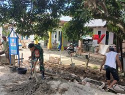 Wujudkan Kemanunggalan, Babinsa Koramil 1407-16/Tonra Laksanakan Gotong Royong