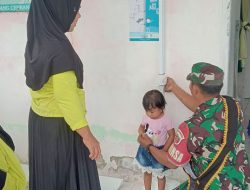 Sentuhan Hangat Babinsa Koramil 1407-03/Cenrana : Dampingi Layanan Kesehatan Di Desa Awang