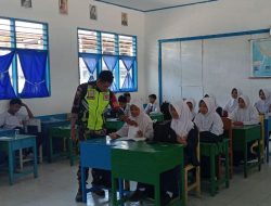 Bakar Semangat Belajar, Babinsa Koramil 1407-03/Cenrana Beri Motivasi Siswa SMPN Satap 3