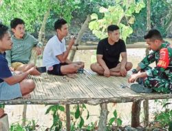 Babinsa Koramil 19/Kahu, Kodim 1407/Bone : Membangun Komunikasi, Memperkokoh Persatuan Di Kahu