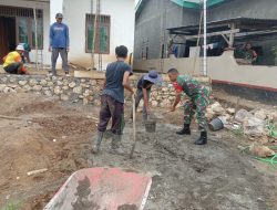 Bahu-Membahu Bangun Hunian Layak, Babinsa Koramil 1407-09/Lappariaja Terjun Langsung Bantu Warga Tonronge