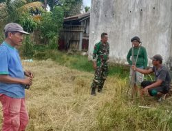 Monitor Wilayah Binaan, Babinsa Koramil 17/Salomekko Kodim 1407/Bone Temui Warga Desa Tebba