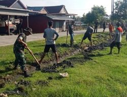 Sinergi Di Desa Sailong: Babinsa Koramil 1407-02/Dua Boccoe, Pemdes Dan Warga Kompak Bersihkan Saluran Air