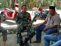 Babinsa Koramil 21/Palakka Kodim 1407/Bone Aktif Monitor Wilayah Lewat Komunikasi Sosial