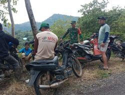 Pastikan Situasi Kondusif, Babinsa Koramil 20/Bontocani Sambangi Warga Di Pinggir Jalan
